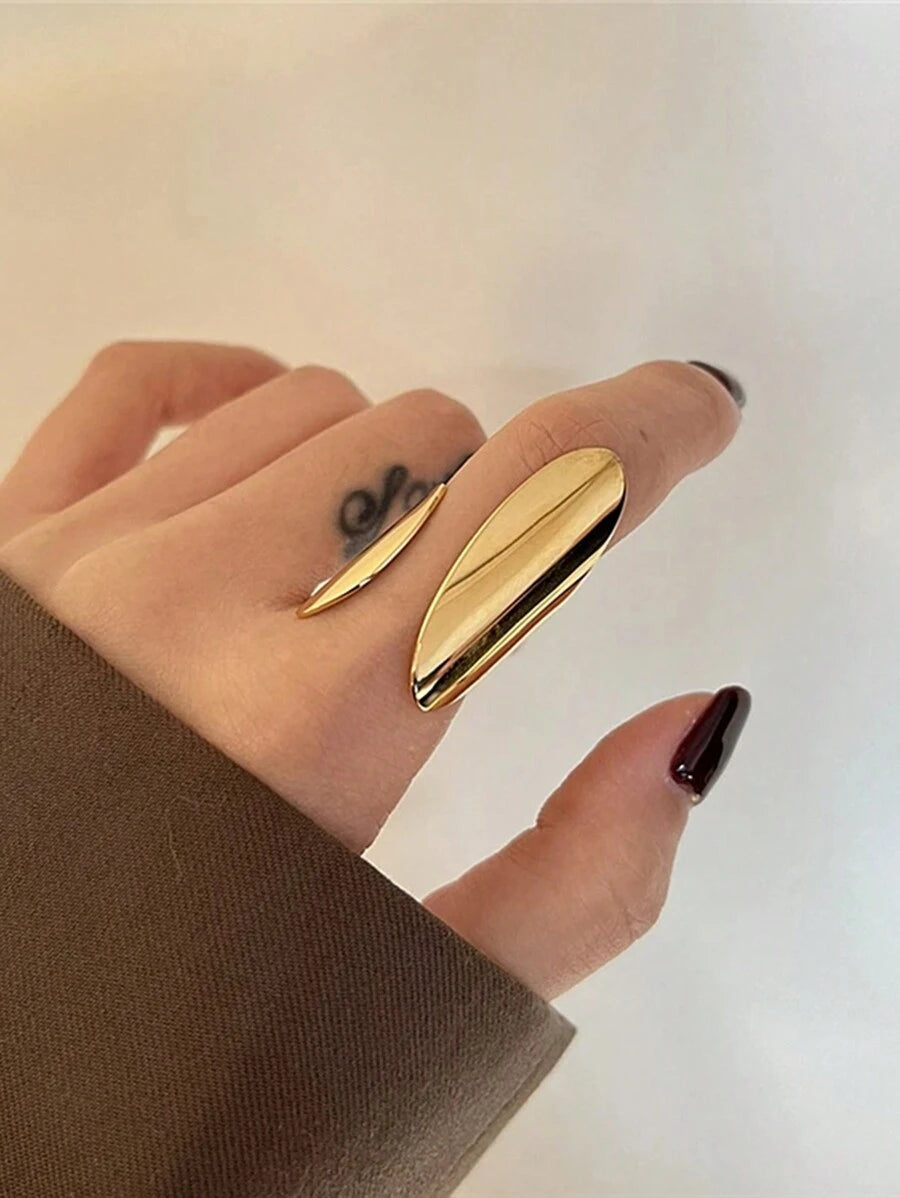 SHEIN خاتم من الفولاذ ثلاثي الأبعاد بلون ذهبي