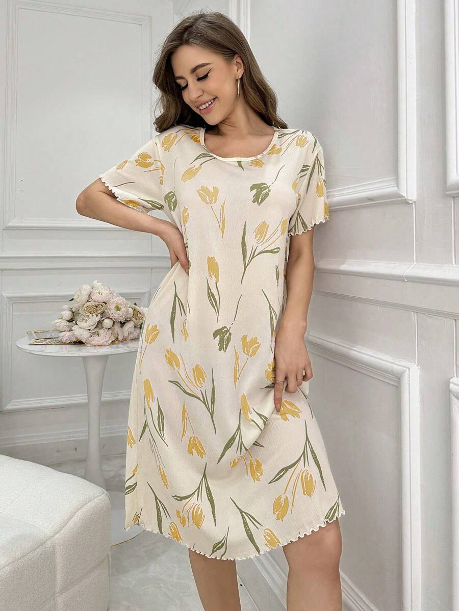 SHEIN فستان نوم قصير بطبعة توليب وأكمام خفاش خفيفة