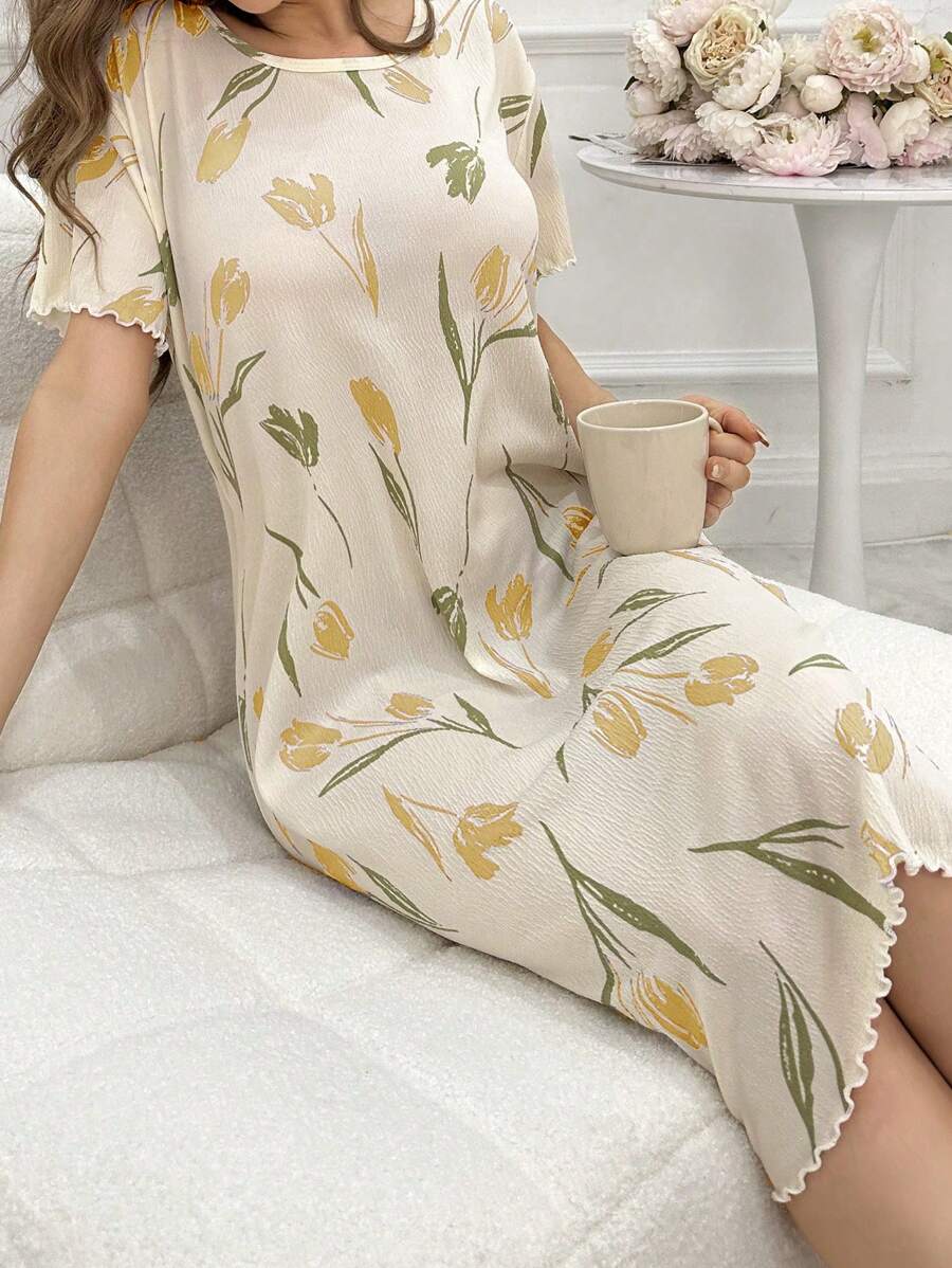 SHEIN فستان نوم قصير بطبعة توليب وأكمام خفاش خفيفة