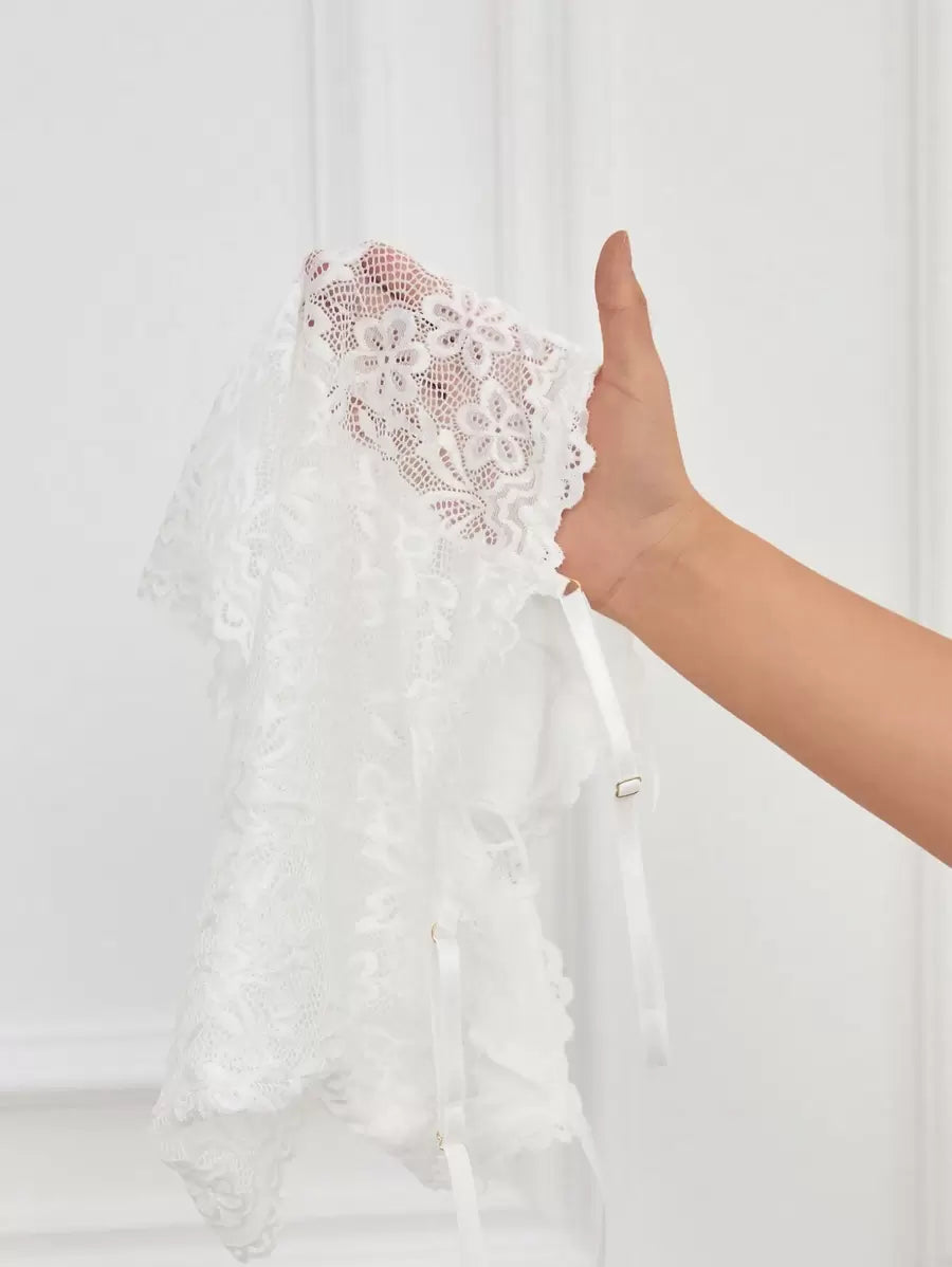 SHEIN طقم بيجامة 2 قطعة توب كامي أبيض وبنطلون كتل لون دانتيل