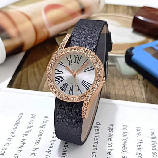 SHEIN  ساعة نسائية أنيقة بعقارب رومانية وحزام جلدي باللون الاسود