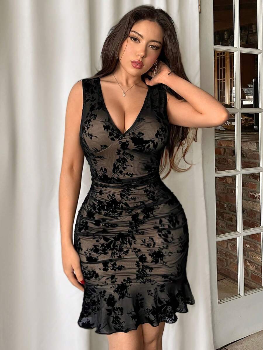 SHEIN Firerie فستان أسود بدون أكمام بياقة عميقة وحاشية مجعدة