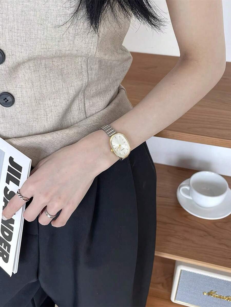 SHEIN ساعة نسائية فضية كوارتز بحزام فولاذ مقاوم للصدأ