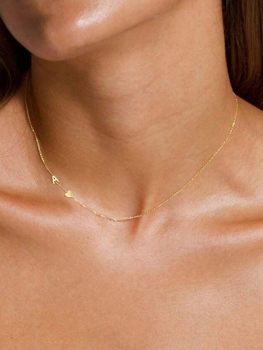 SHEIN Tsnamer قلادة بشكل قلب بحرف مائل