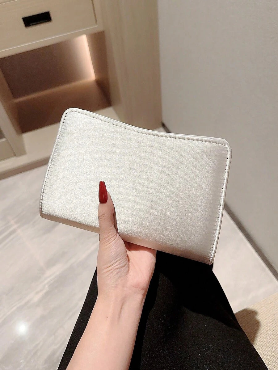 SHEIN حقيبة كلاتش ساتان فضية للسهرة