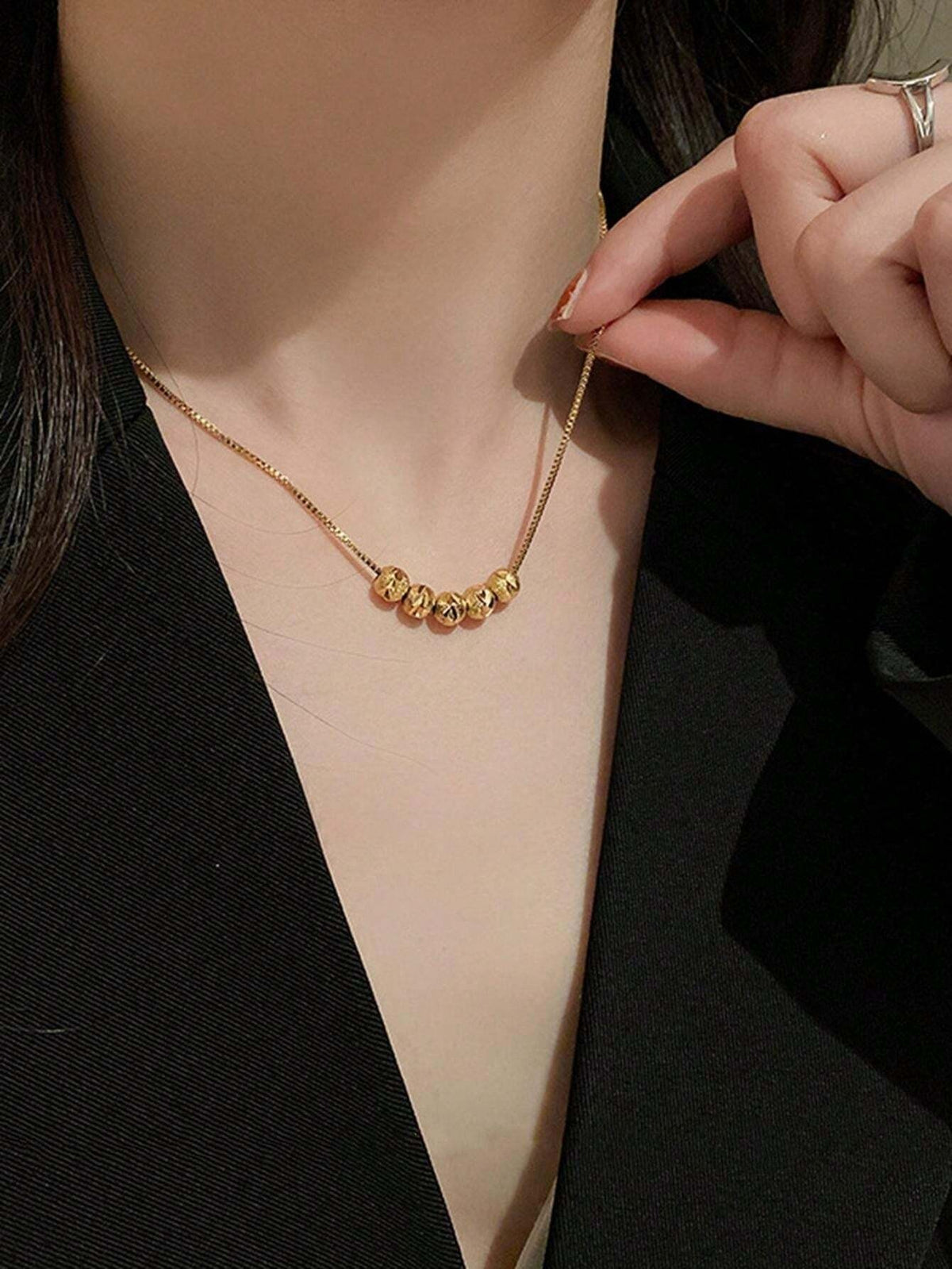 SHEIN قلادة مع خرز دائري مطلية بالذهب 18