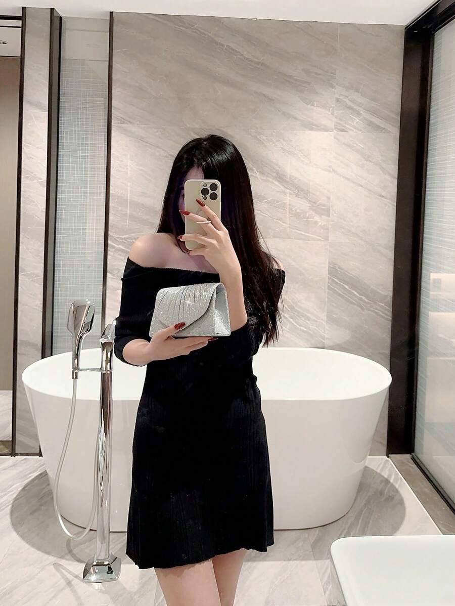 SHEIN حقيبة يد فضية صغيرة براقة قابلة للقلب مزينة بطيات