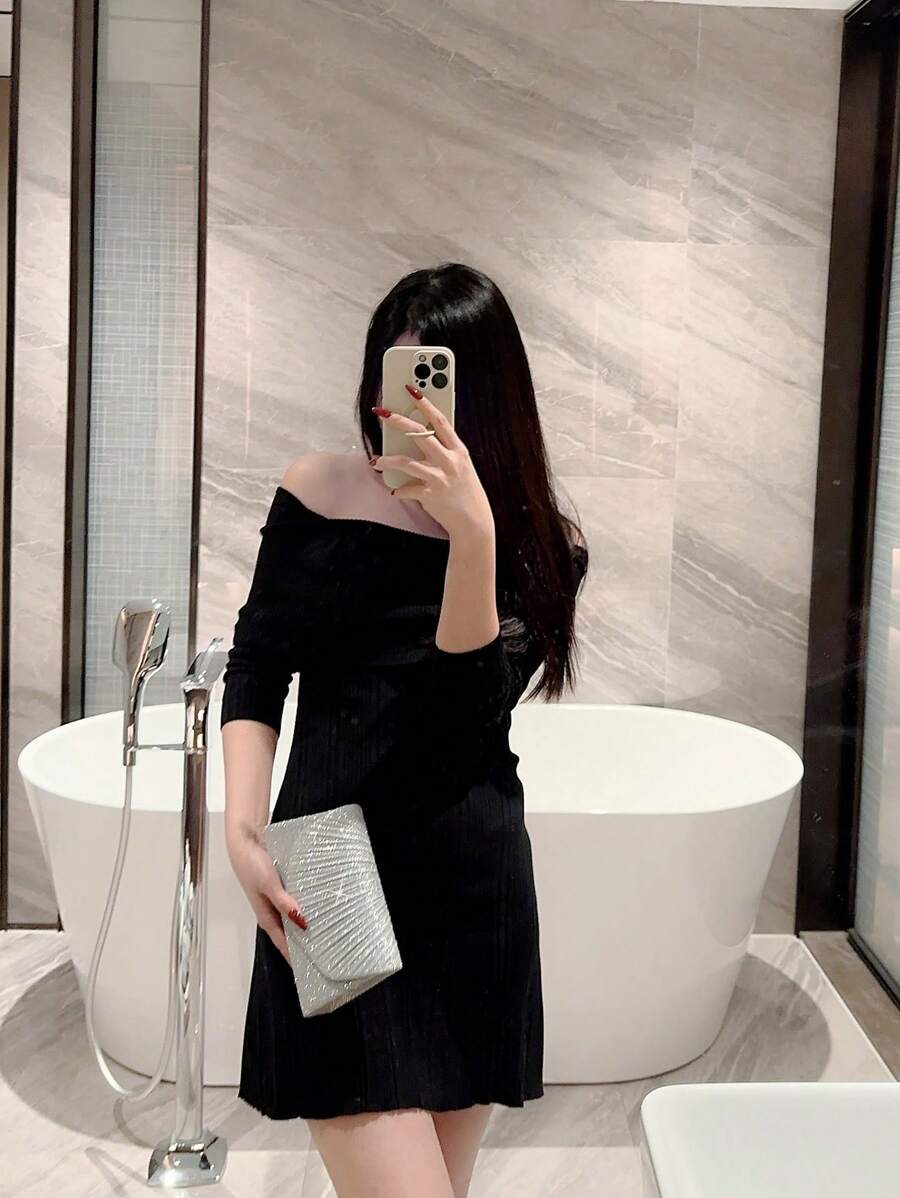 SHEIN حقيبة يد فضية صغيرة براقة قابلة للقلب مزينة بطيات
