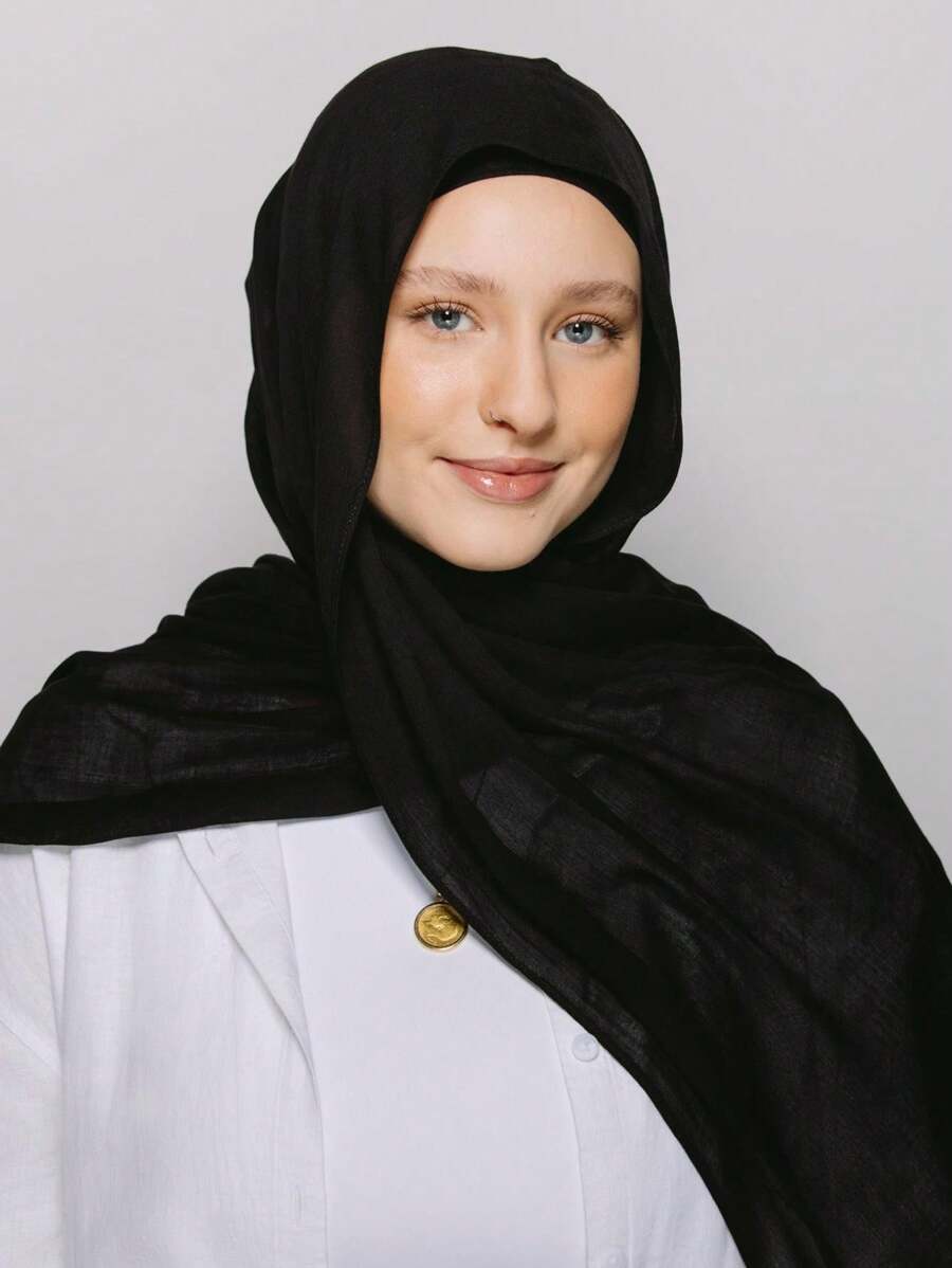 SHEIN حجاب نسائي ناعم بلون أسود