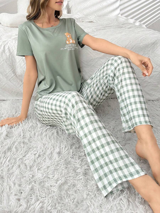 SHEIN طقم بيجامة بأكمام قصيرة مطبوع دب وبنطلون شبكي