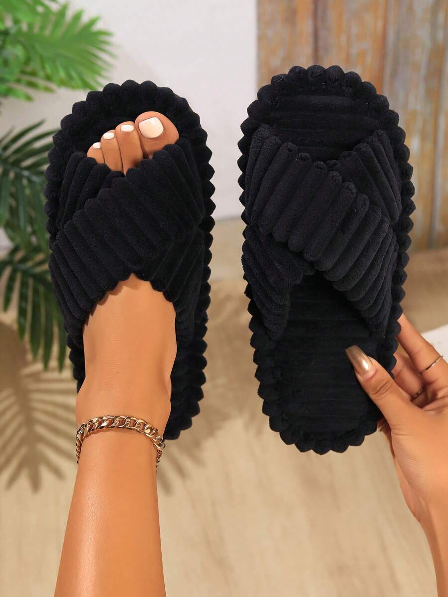 SHEIN شبشب نسائي بأربطة متقاطعة من الفليس مريحة