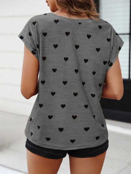 SHEIN LUNE تي شيرت رمادي بطبعة قلوب أنيقة
