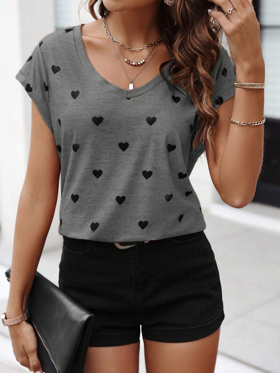 SHEIN LUNE تي شيرت رمادي بطبعة قلوب أنيقة