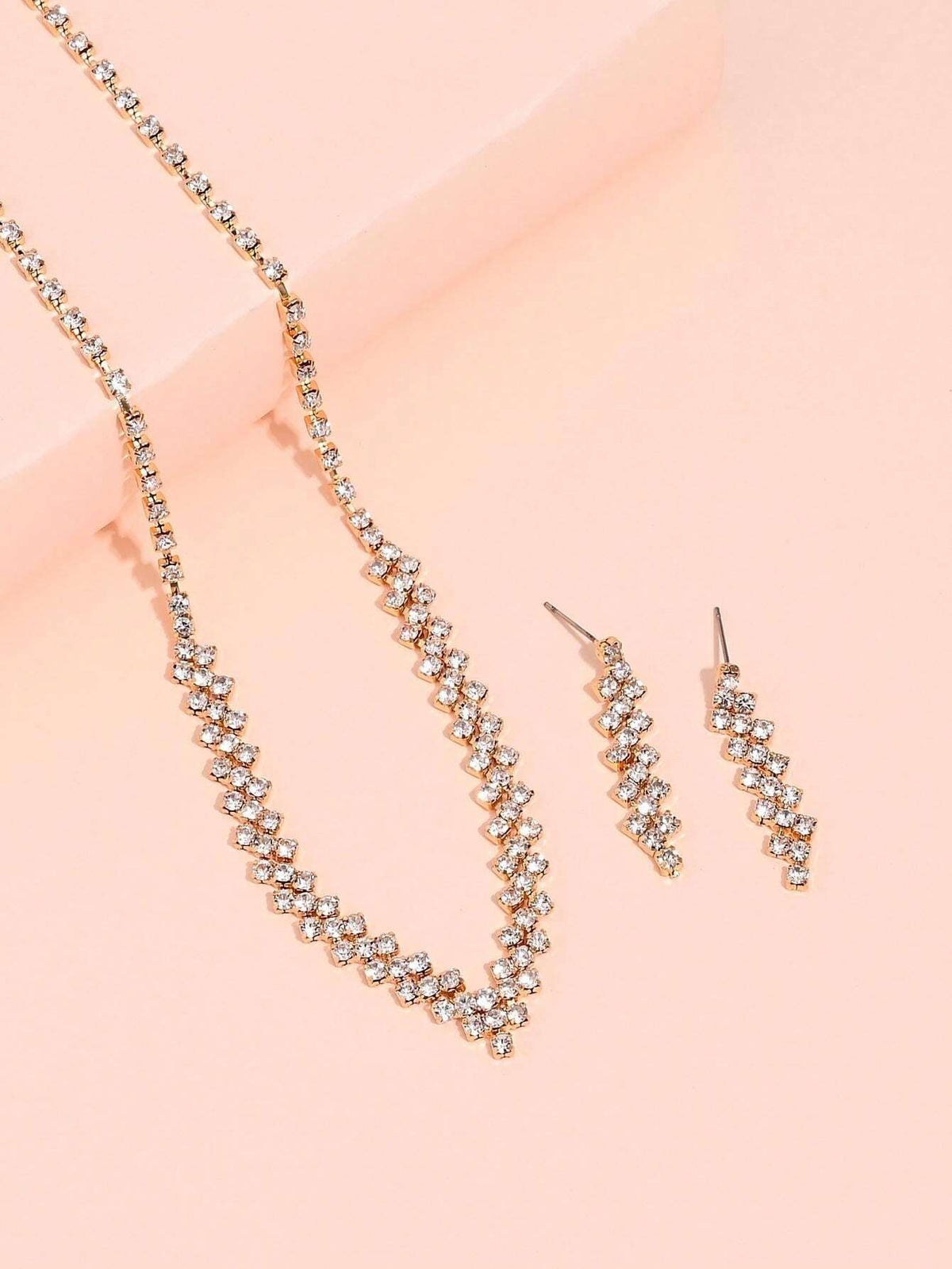SHEIN مجموعة عنقلون ذهبي مرصعة بالخرز وأقراط