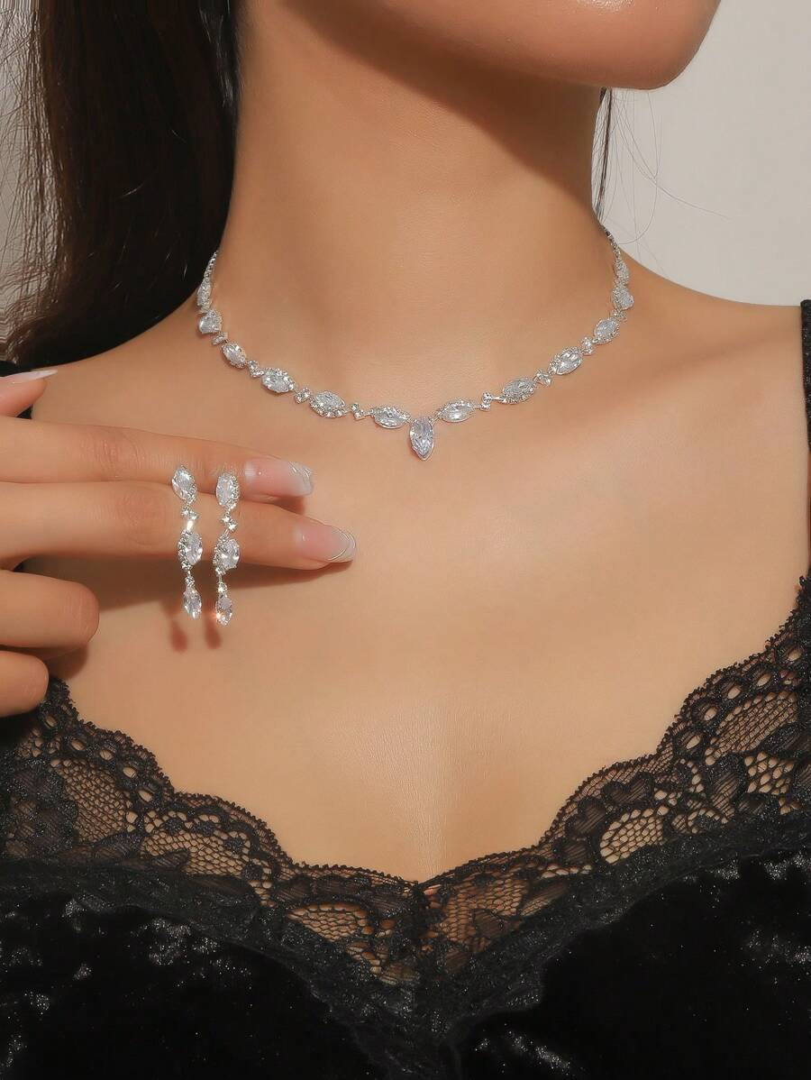 SHEIN طقم مجوهرات فضي بزركون كريستالي لامع أنيق