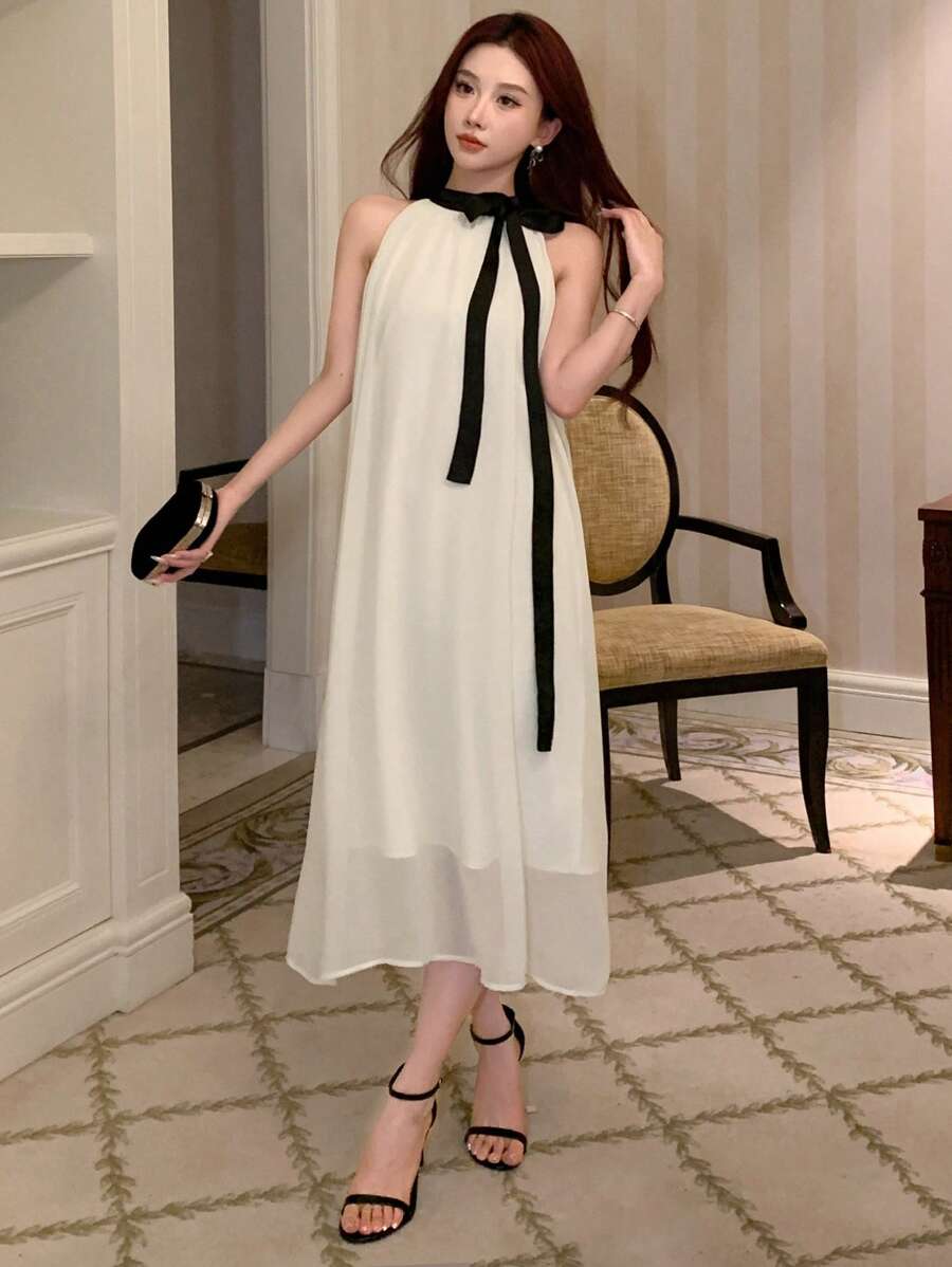 SHEIN DAZY فستان بلون بيج بدون أكمام