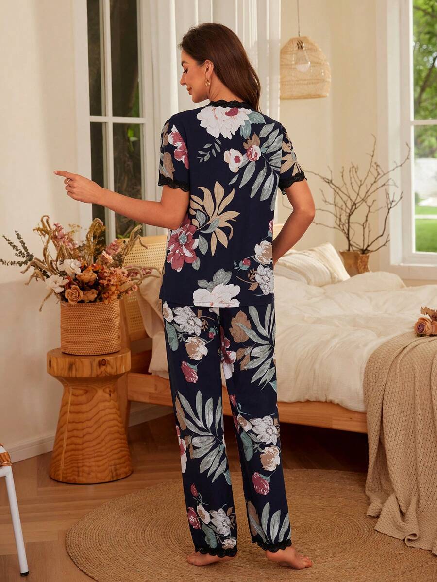 SHEIN Serenescape طقم بيجامة مزين بالزهور والدانتيل