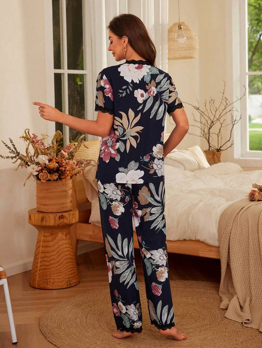 SHEIN Serenescape طقم بيجامة مزين بالزهور والدانتيل