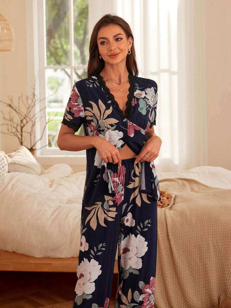 SHEIN Serenescape طقم بيجامة مزين بالزهور والدانتيل