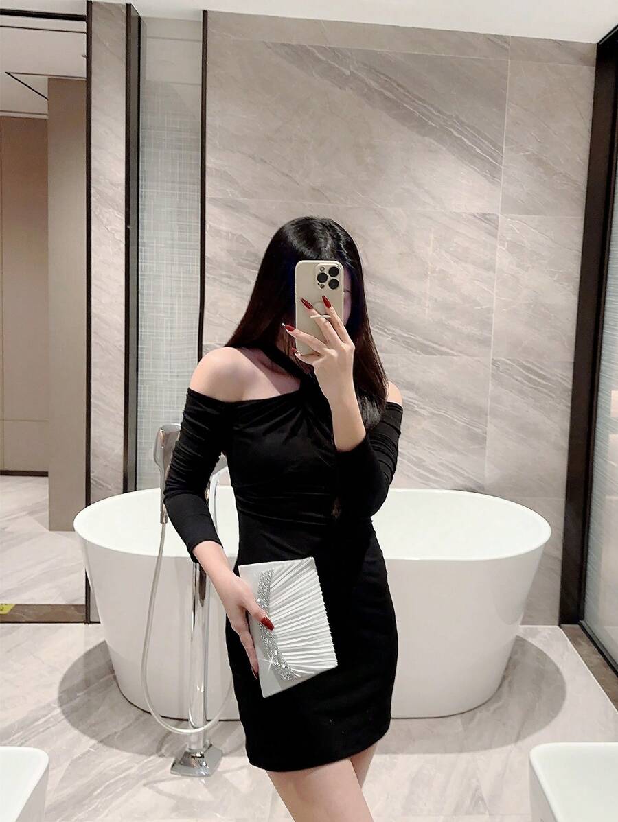 SHEIN حقيبة دلو فضية مزينة بالراين ستون وخرز بسحاب