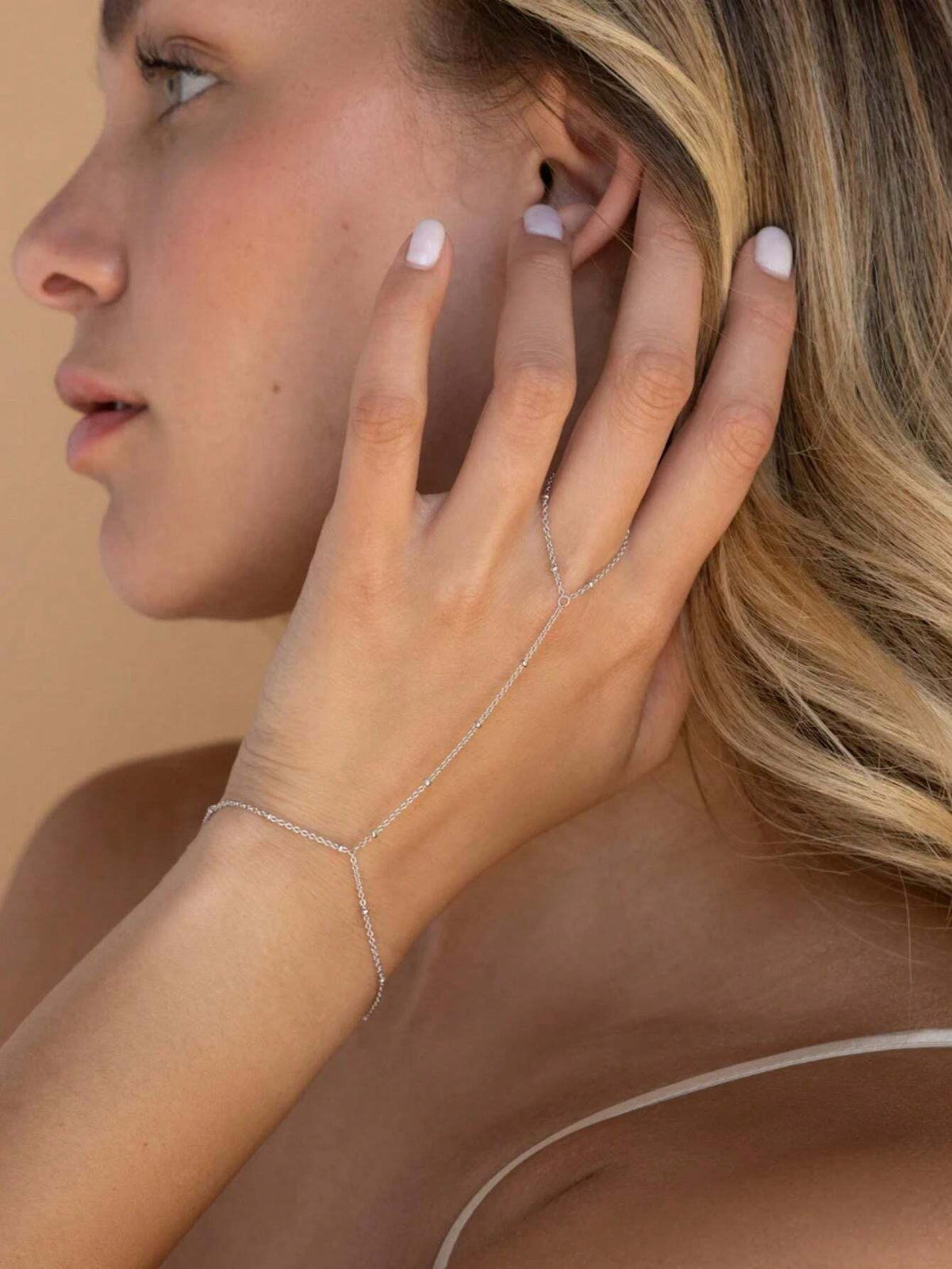 SHEIN سوار سلسلة مزينة بخرز من الفولاذ