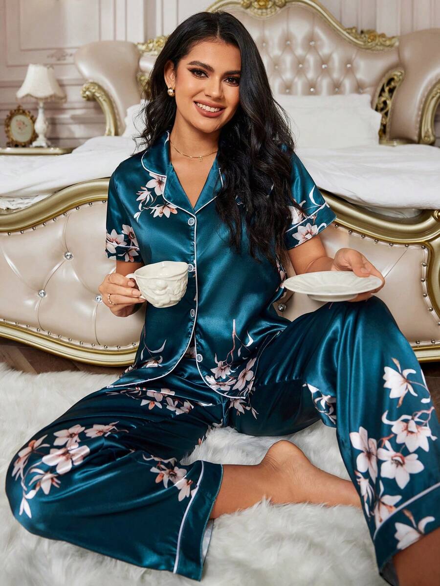 Shein LuxeNights مجموعة بيجاما قصيرة الأكمام بحواف متضاربة وبنطلون طويل مطبوع على الحرير الصناعي للصيف