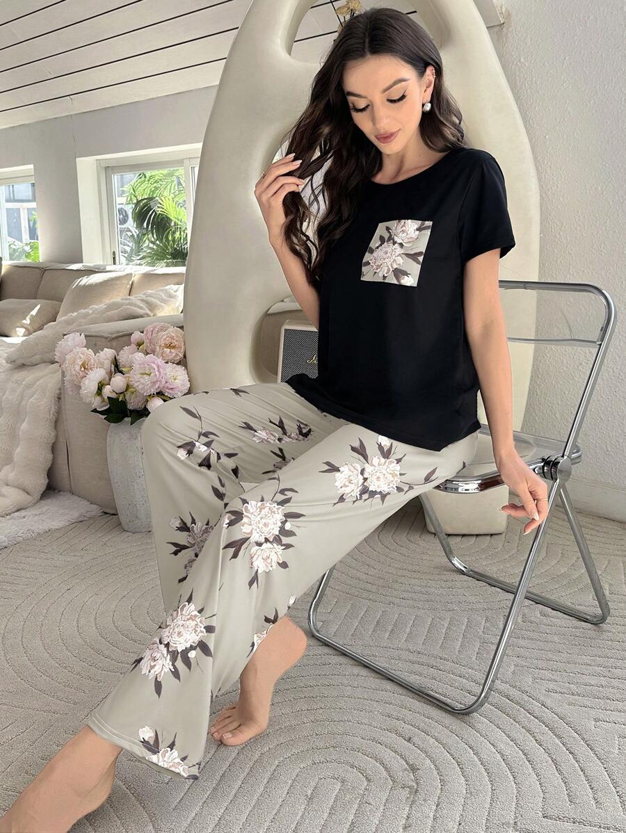 SHEIN مجموعة بيجاما مطبوعة بأكمام قصيرة بالألوان المتباينة وسروال طويل مزين بطبعات زهو