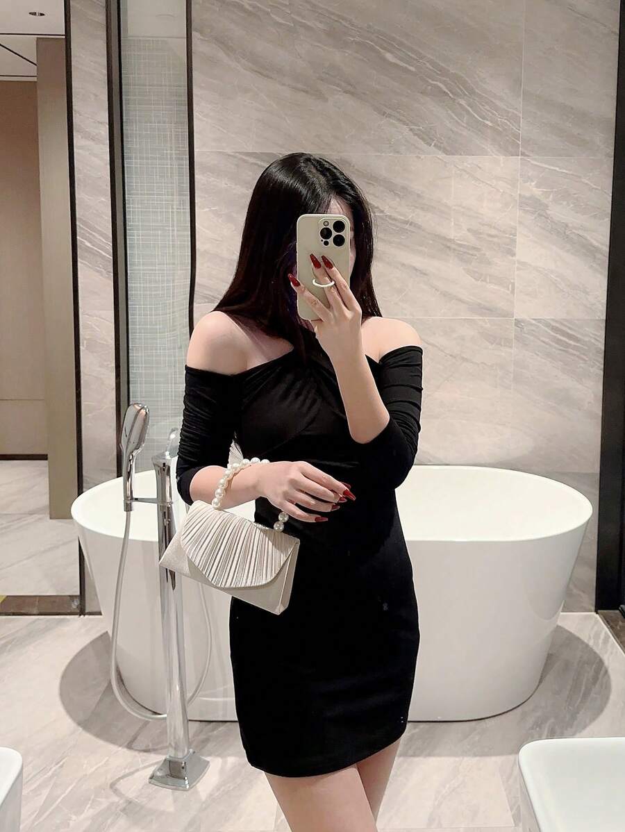 SHEIN حقيبة كلاتش ساتان براقة مزينة بالخرز