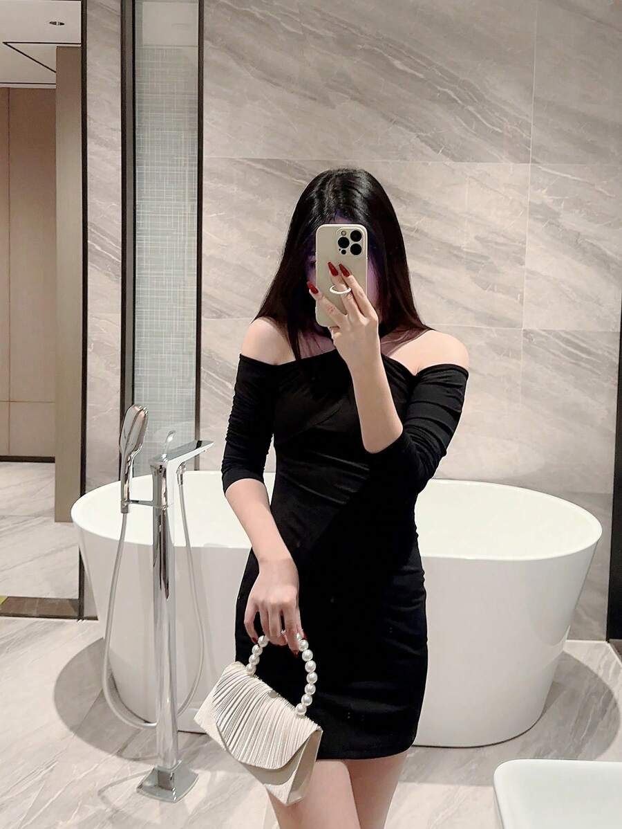 SHEIN حقيبة كلاتش ساتان براقة مزينة بالخرز