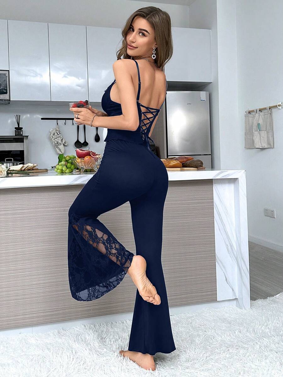 SHEIN Snug Zone طقم بيجامة من توب سباغيتي بتطريز وبنطلون واسع