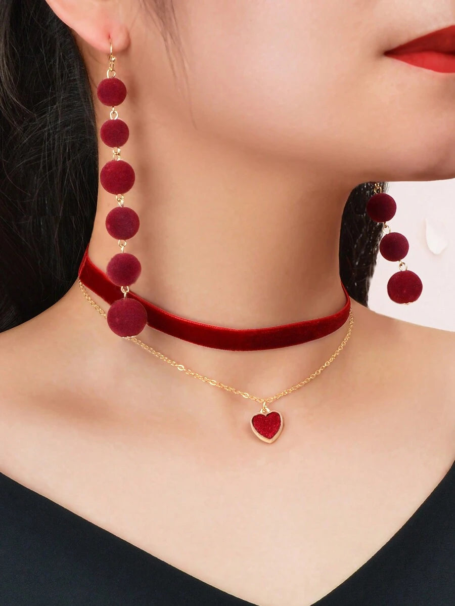 SHEIN مجموعة 3 قطع مجوهرات بخرز أحمر وطوق مخملي وقلادة قلب