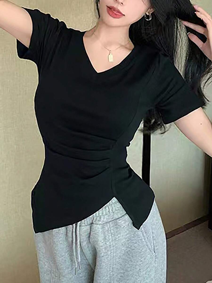 SHEIN INAWLY Solva تي شيرت أسود بأكمام قصيرة بخصر مجعد وشق جانبي