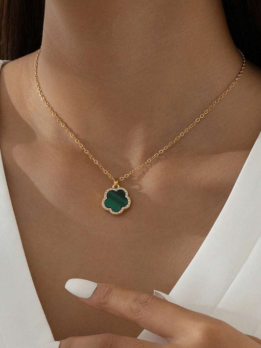 SHEIN قلادة برسيم محظوظ مزينة بالراين