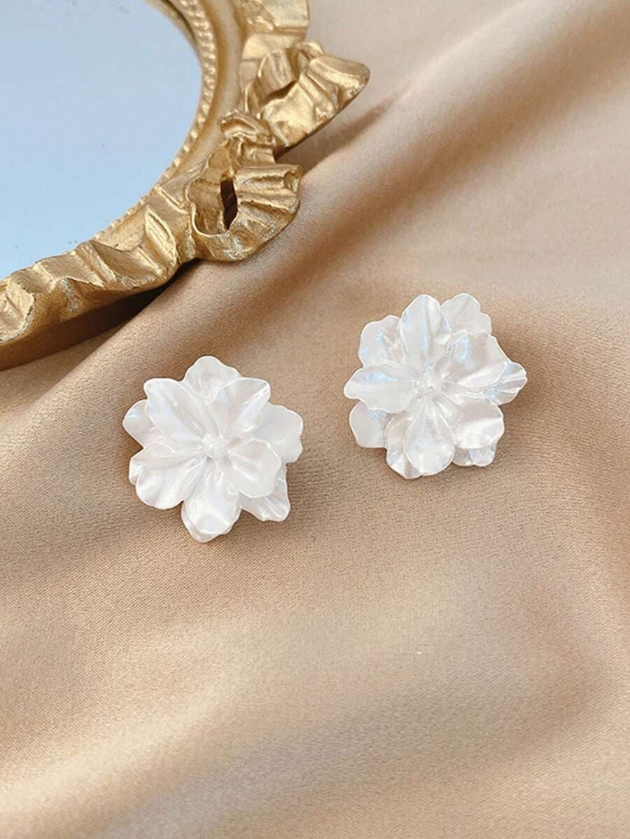 SHEIN طقم 5 قطع من أقراط الزهور المزينة بالخيوط وحبات اللؤلؤ الصناعي
