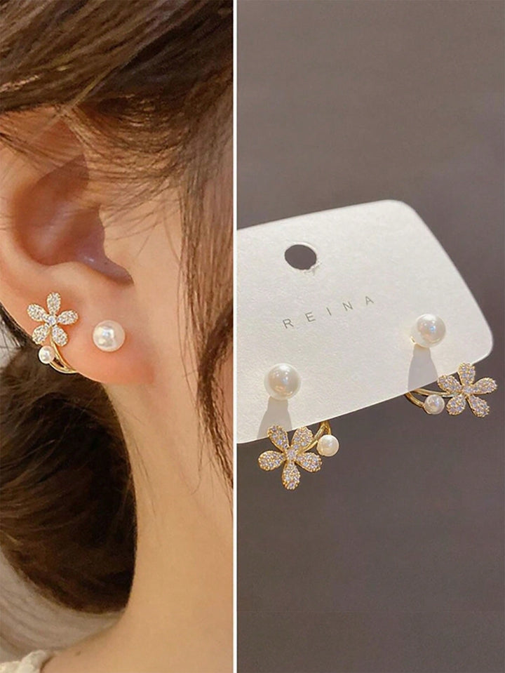 SHEIN زوج اقراط ذهبية بتصميم إكليل الزهور