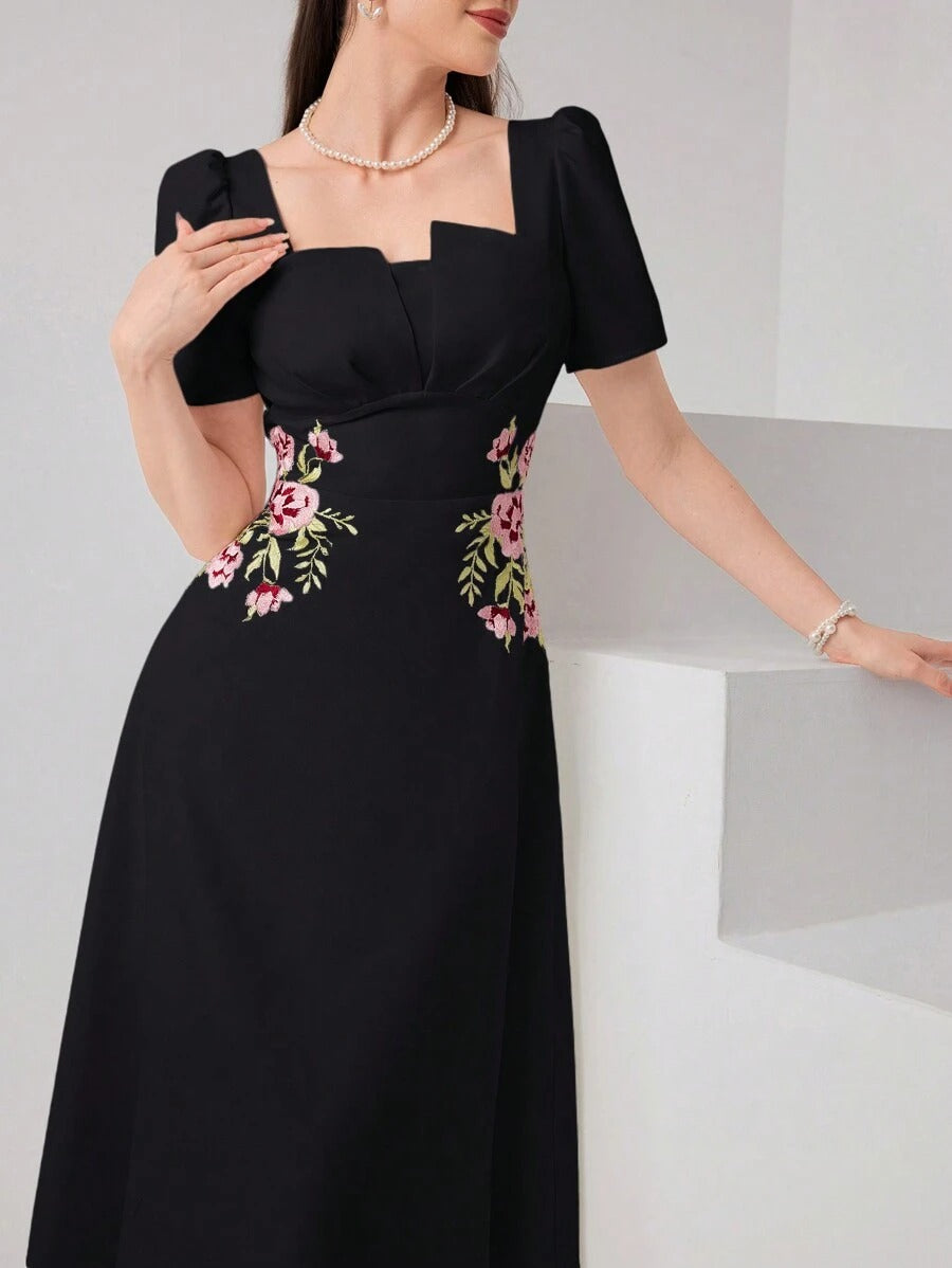 SHEIN Modelyn فستان أسود مطرز بالزهور بأكمام منتفخة