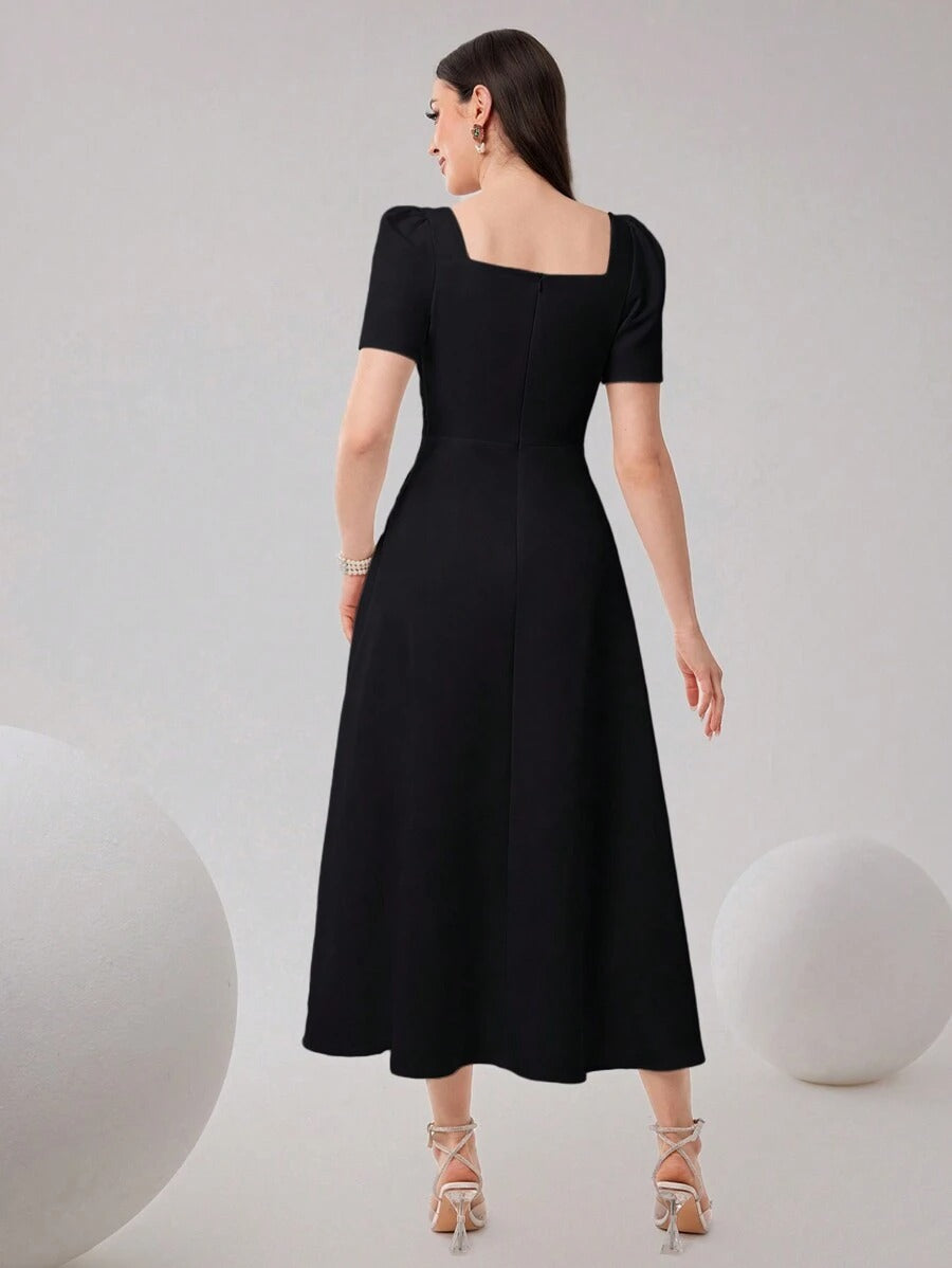 SHEIN Modelyn فستان أسود مطرز بالزهور بأكمام منتفخة