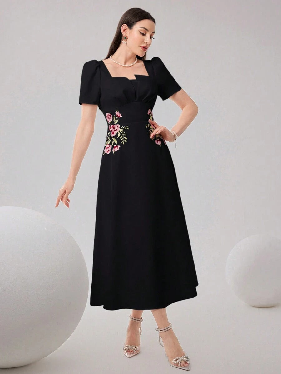 SHEIN Modelyn فستان أسود مطرز بالزهور بأكمام منتفخة