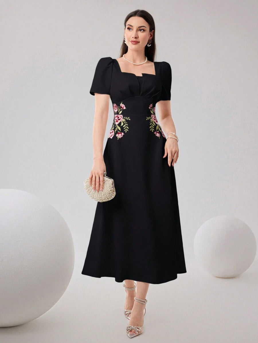 SHEIN Modelyn فستان أسود مطرز بالزهور بأكمام منتفخة