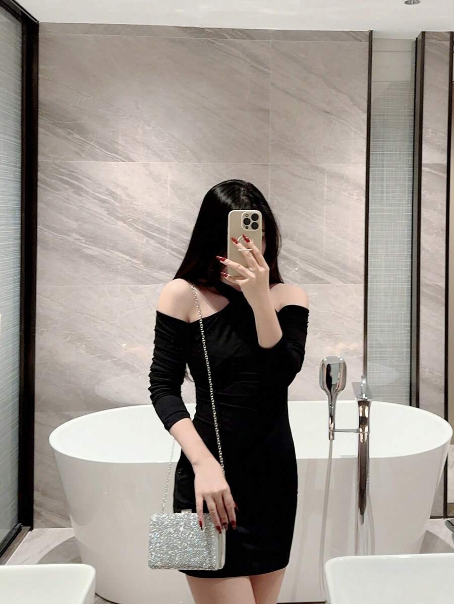 SHEIN حقيبة سهرة فضية مربعة مزينة بالراين