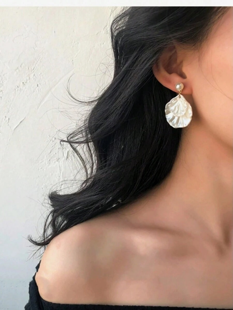 SHEIN زوج من الأقراط المستوحاة من شكل الصدفة