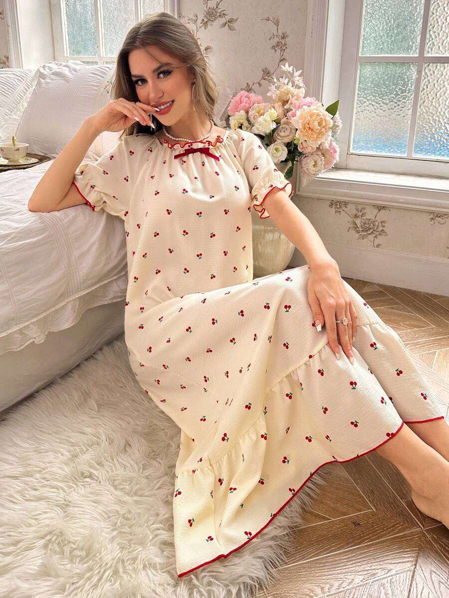 Shein CottageSlumber فستان نوم بطباعة الكرز للنساء مع حافة كشكشة وكرة مجعدة منتفخة
