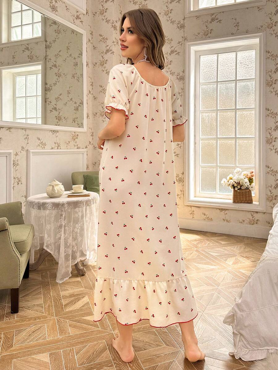 Shein CottageSlumber فستان نوم بطباعة الكرز للنساء مع حافة كشكشة وكرة مجعدة منتفخة
