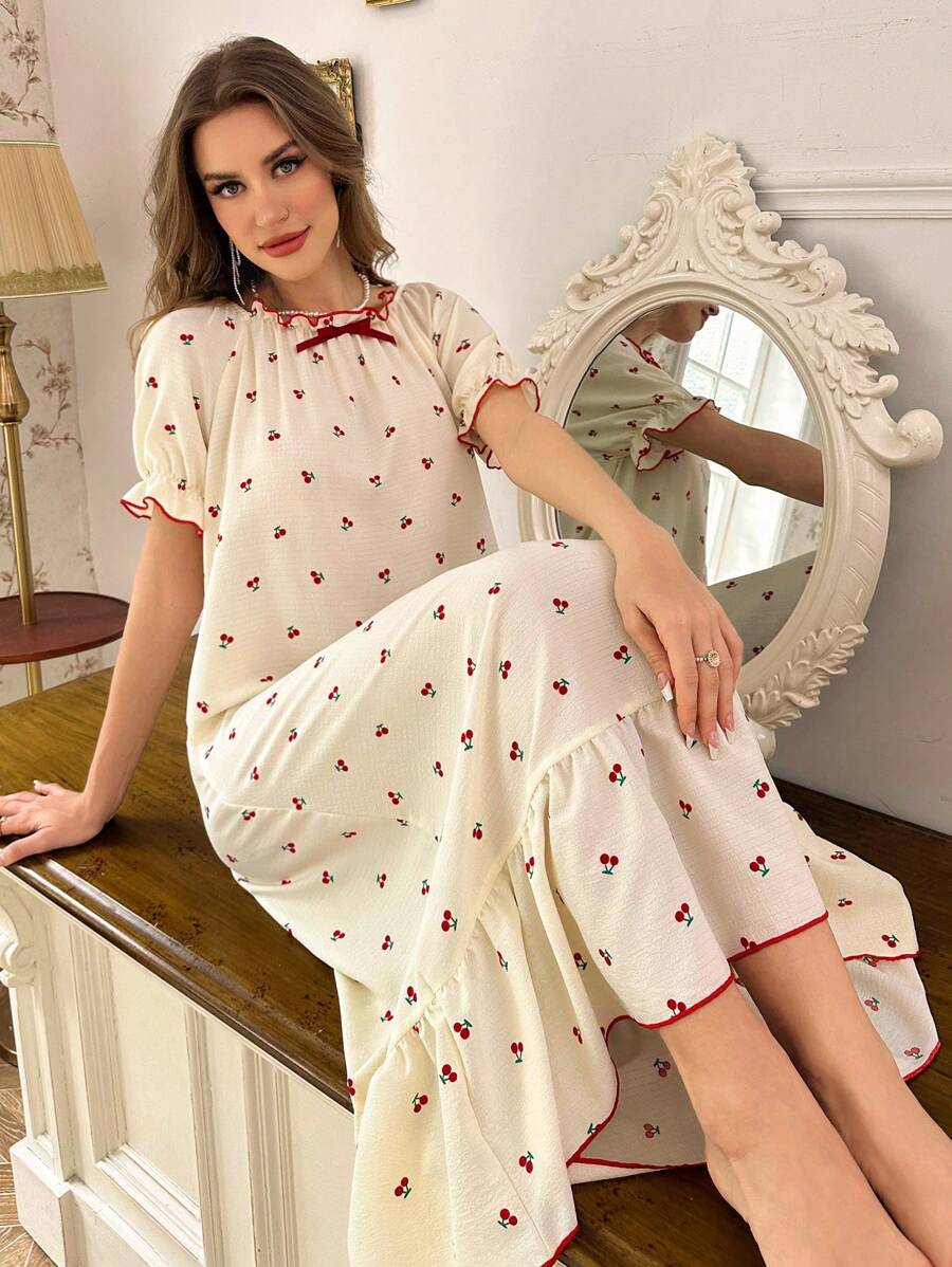 Shein CottageSlumber فستان نوم بطباعة الكرز للنساء مع حافة كشكشة وكرة مجعدة منتفخة