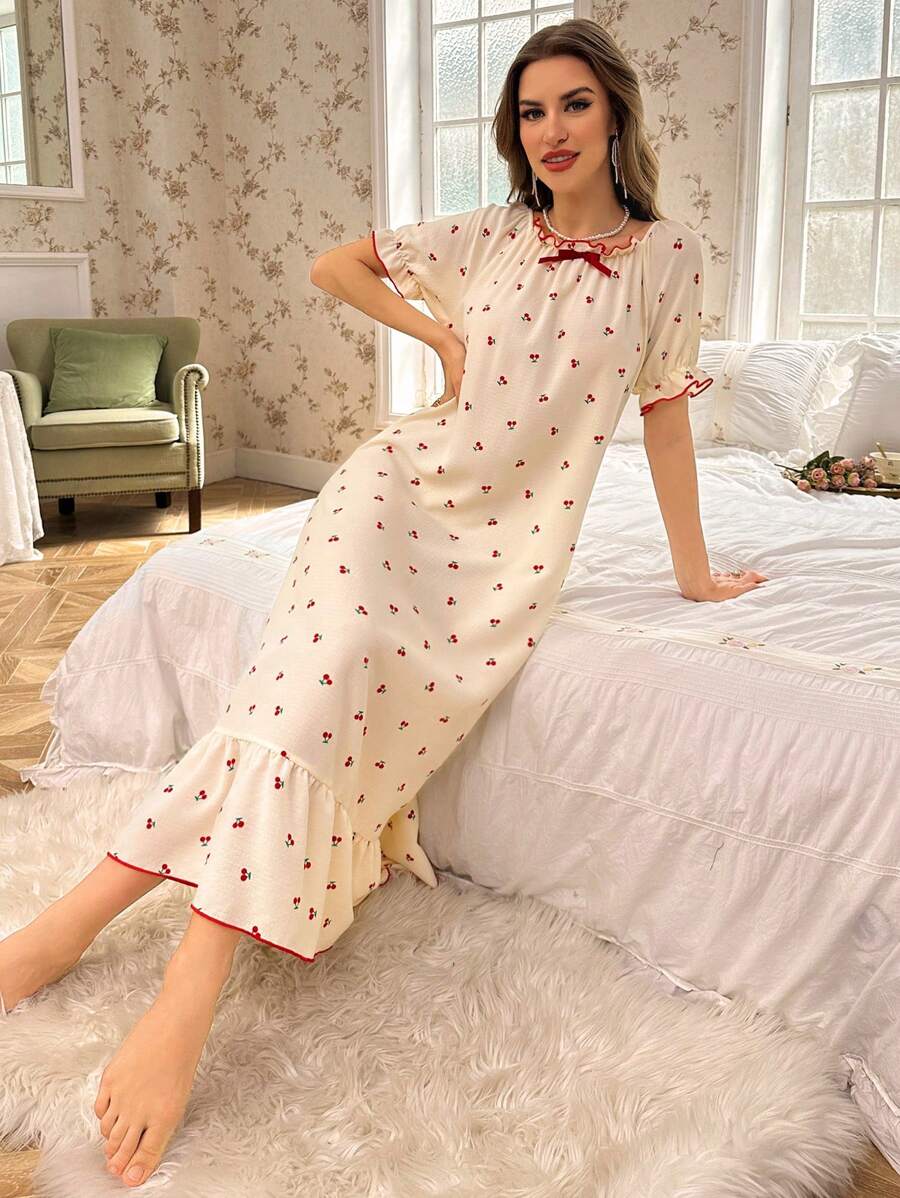 Shein CottageSlumber فستان نوم بطباعة الكرز للنساء مع حافة كشكشة وكرة مجعدة منتفخة