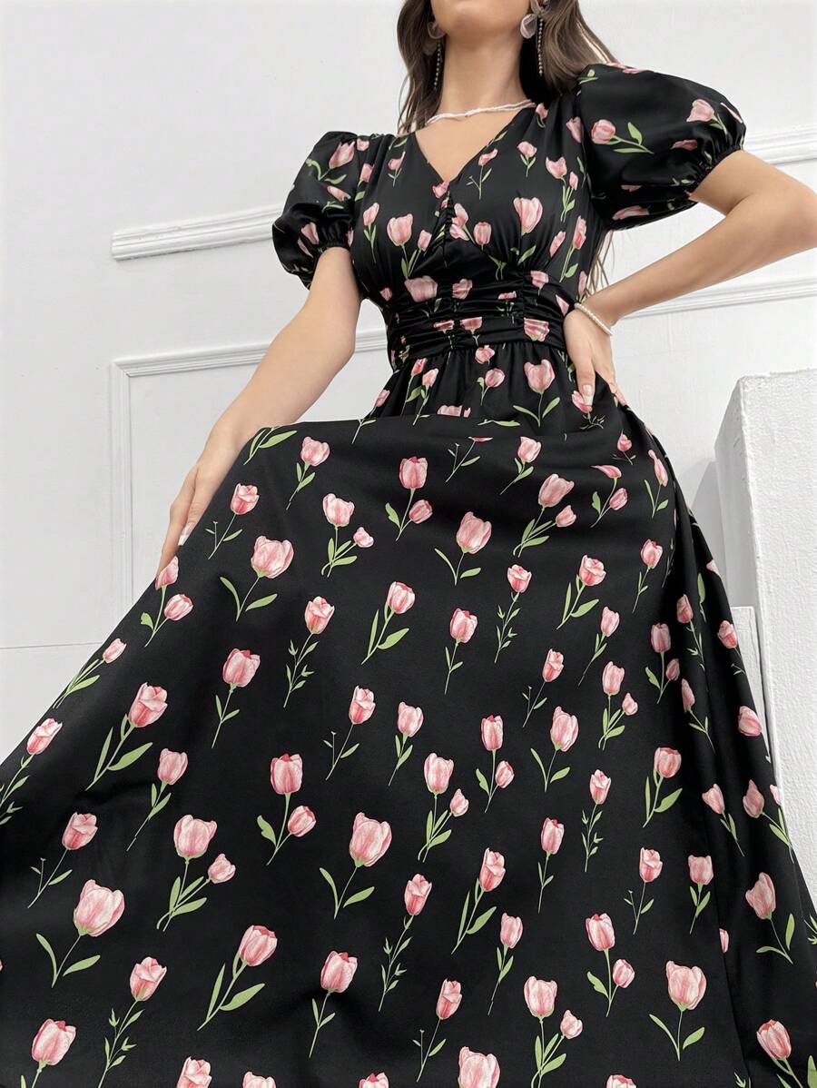SHEIN Modelyn فستان أسود بأكمام منتفخة وخصر منكمش بطبعة زهور التوليب