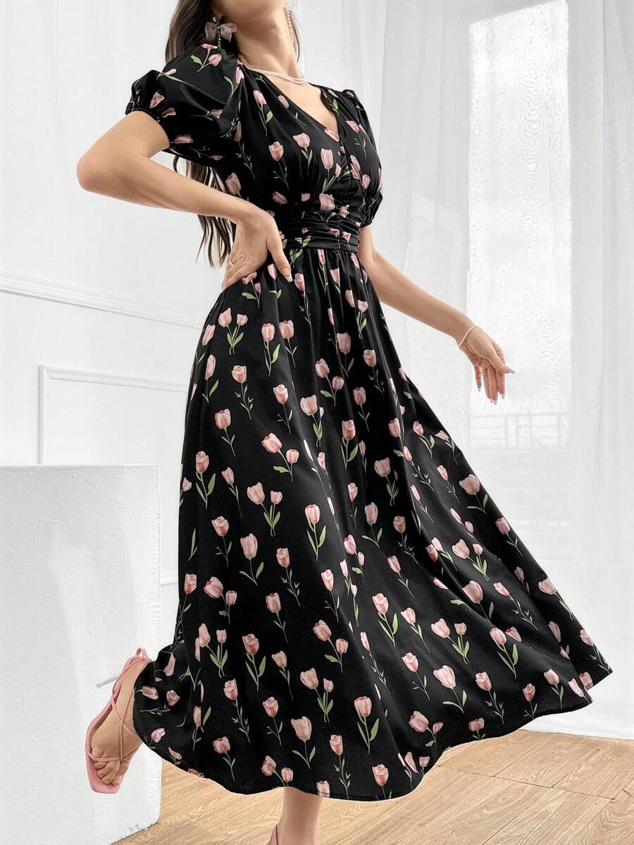 SHEIN Modelyn فستان أسود بأكمام منتفخة وخصر منكمش بطبعة زهور التوليب
