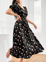 SHEIN Modelyn فستان أسود بأكمام منتفخة وخصر منكمش بطبعة زهور التوليب