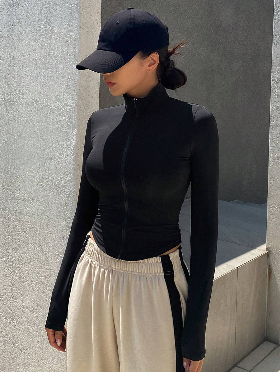 SHEIN DAZY قميص نسائي رياضي ضيق