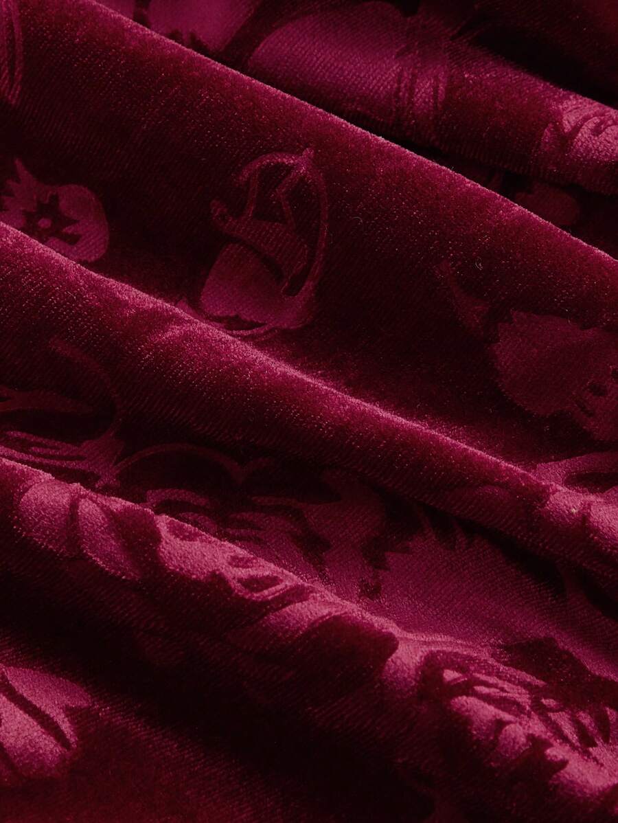 SHEIN MOD فستان طويل مخملي مزخرف باللون العنابي